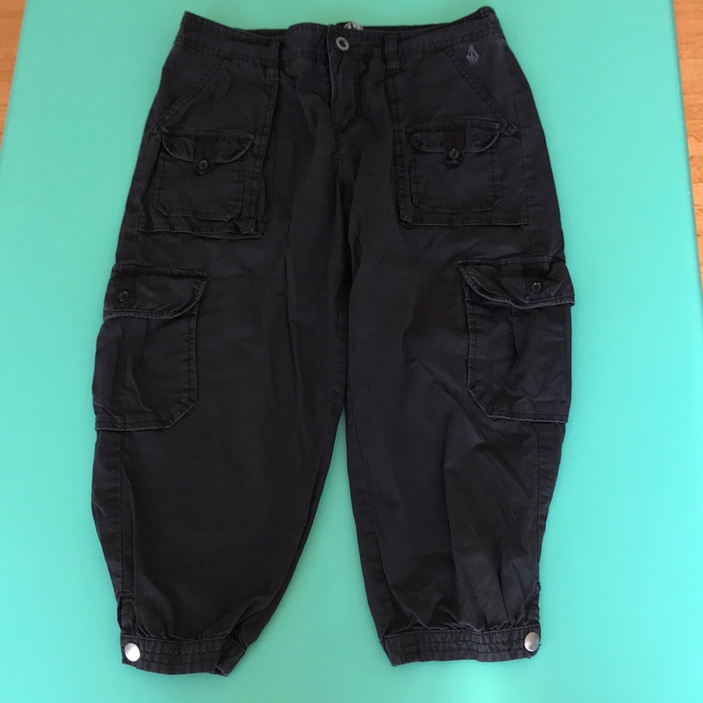 Volcom black cargo clam diggers